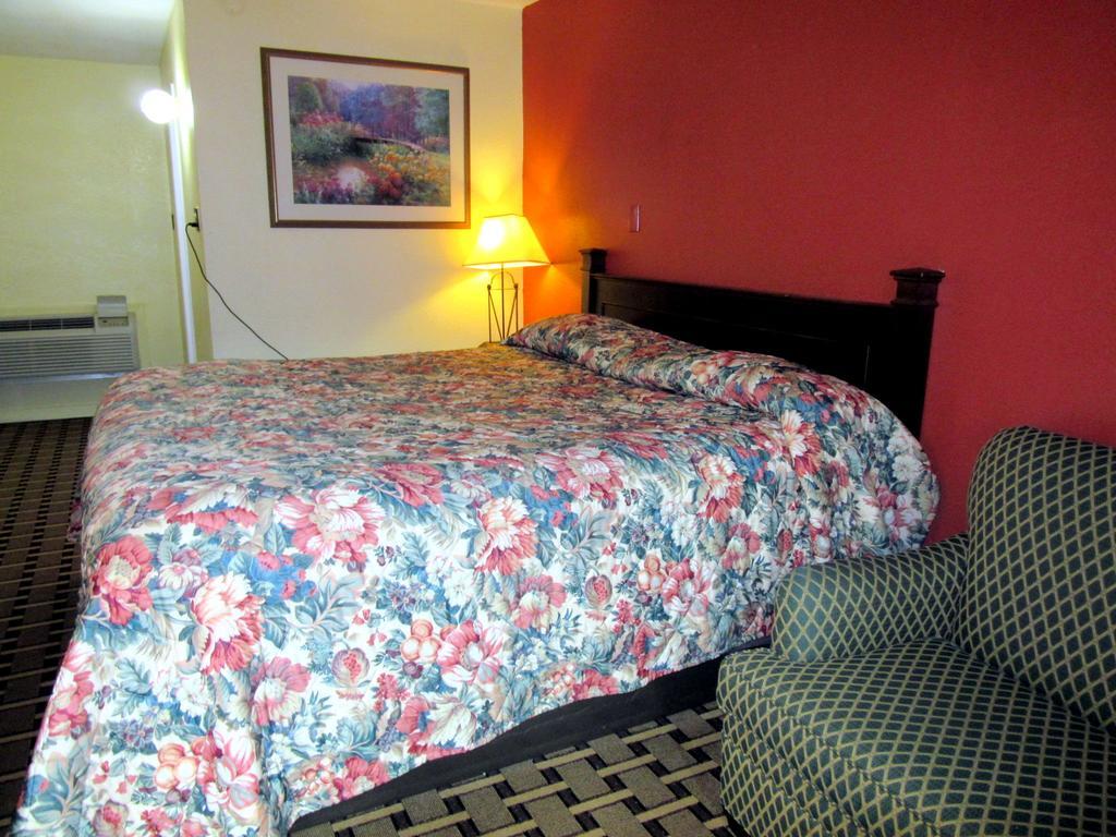 Budget Host Inn Arlington Eksteriør billede