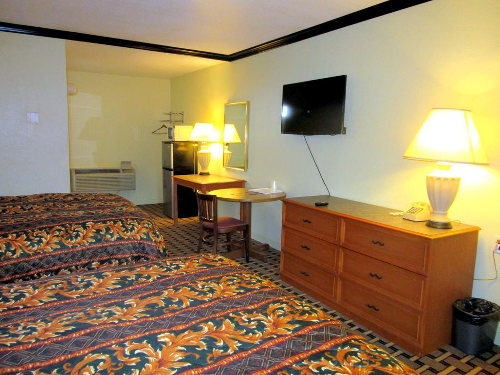 Budget Host Inn Arlington Eksteriør billede
