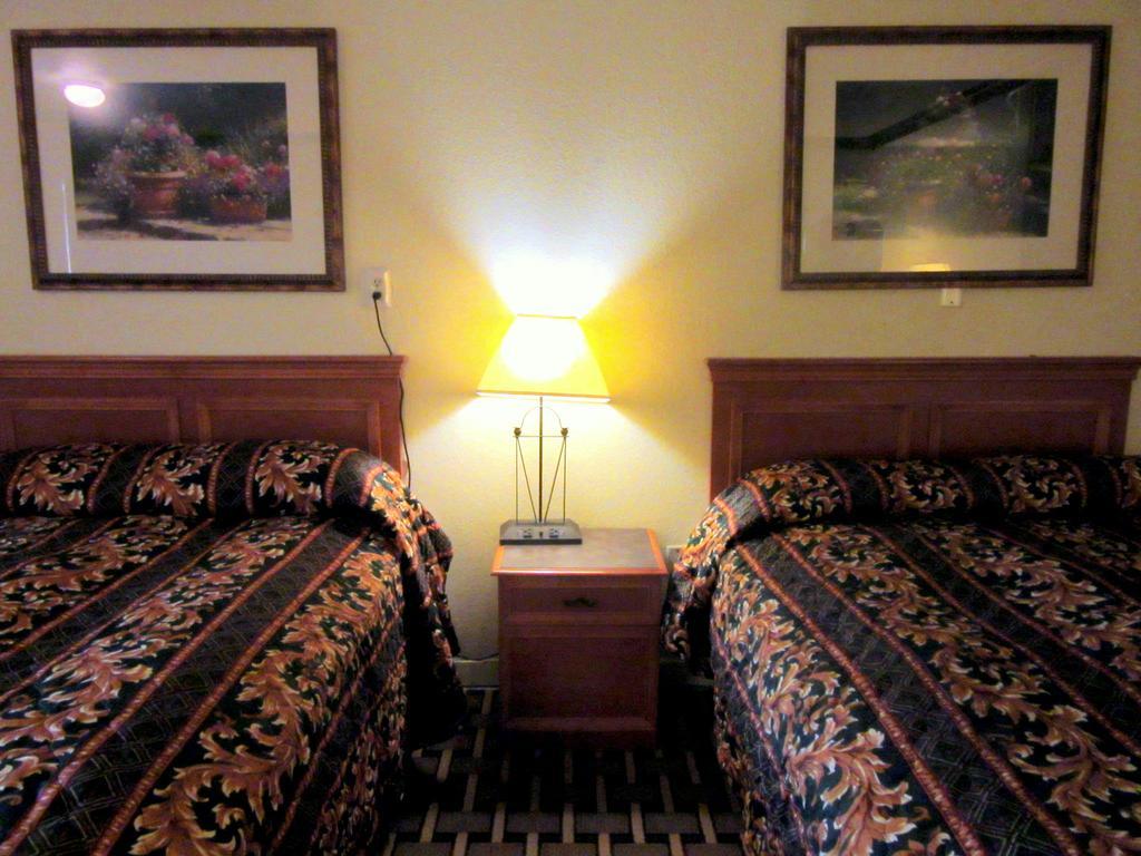 Budget Host Inn Arlington Eksteriør billede